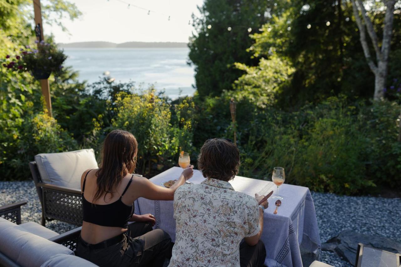 Lunar Cove Inn Charters And Tours Tofino Ngoại thất bức ảnh