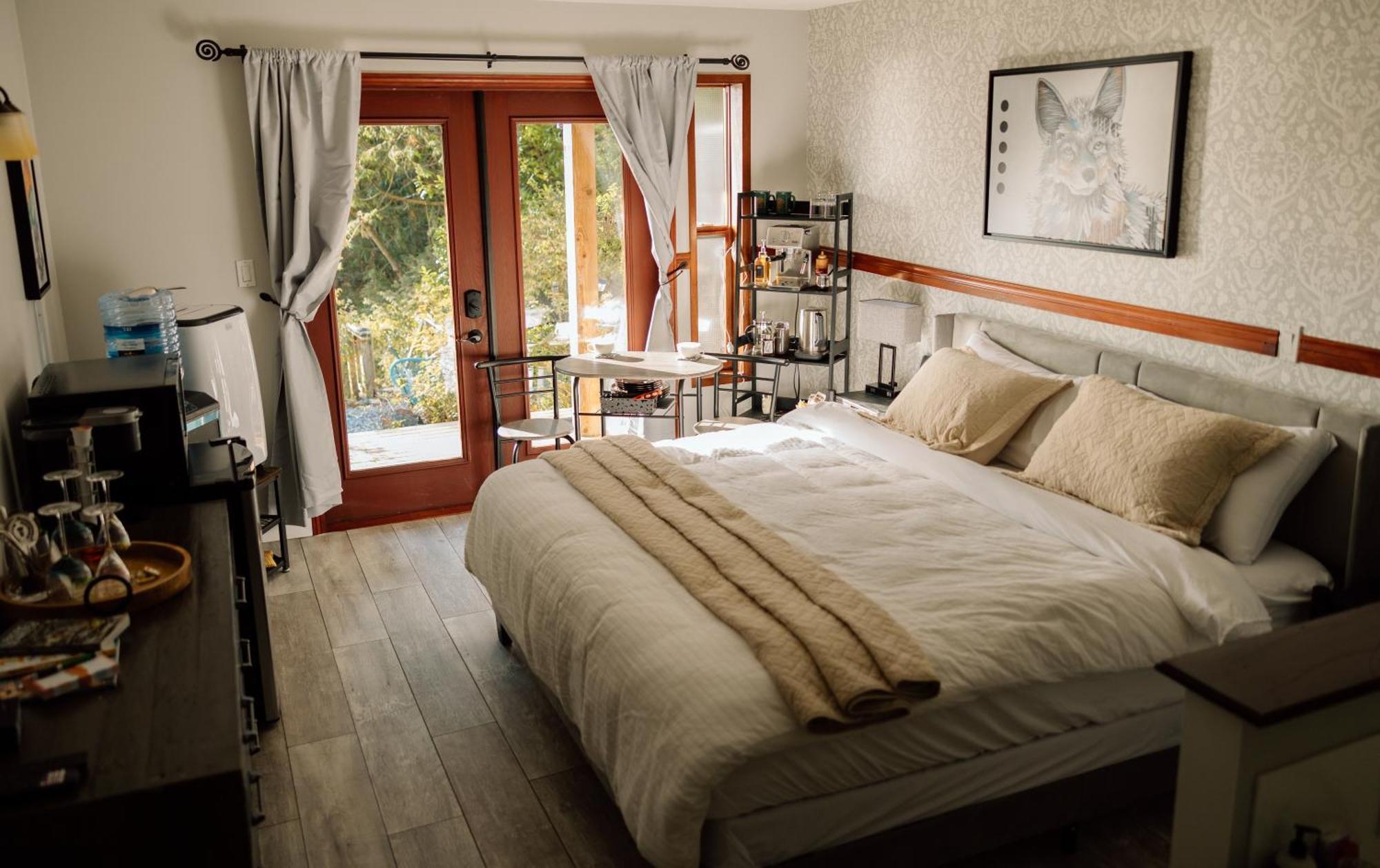 Lunar Cove Inn Charters And Tours Tofino Ngoại thất bức ảnh